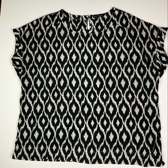 Black & White Simple Top Size 2X - Picture 1 of 4